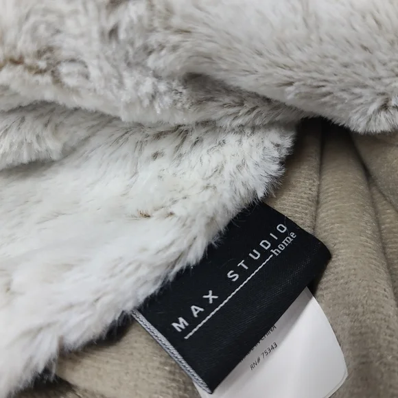 Max Studio Faux Fur Luxury Throw Blanket Decor Soft & Cozy Oversized 50"x70" New - Picture 7 of 12